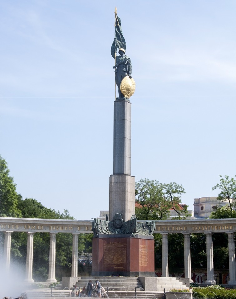 Monument_to_Soviet_soldiers